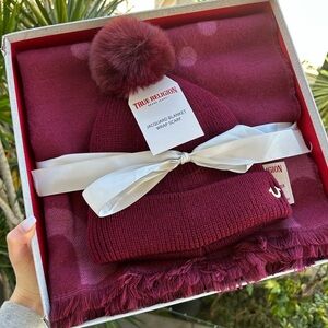 True Religion Maroon Knit Beanie and Scarf Gift Set